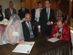 Yüncü dünyaevine girdi